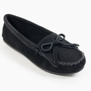 Minnetonka Kilty Hardsole moccasin size 10 black